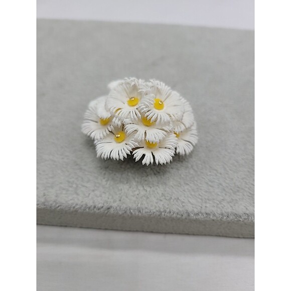 Vintage Daisy Cluster Brooch White Yellow Plastic Bead Domed Flower Hong Kong 2" - Picture 4 of 9